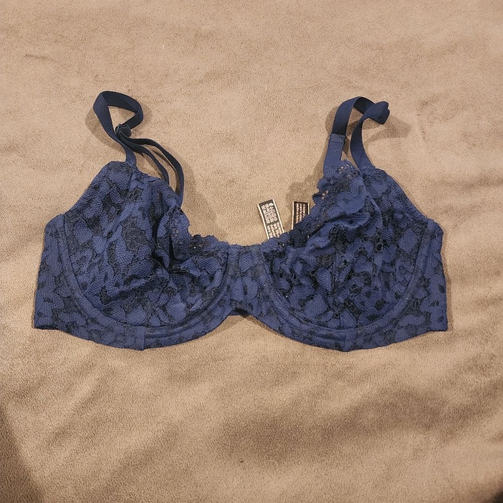 Elegant Lace Underwire Bra in Navy Blue Victorias Secret 32DD